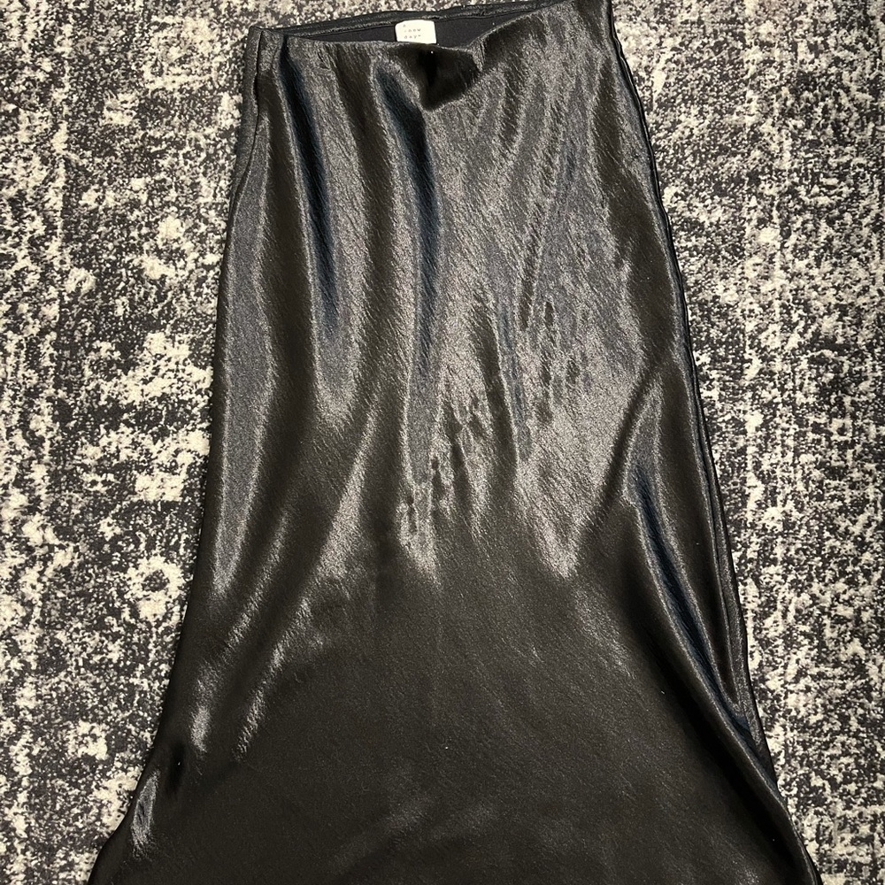 🖤Black Midi Satin Skirt!!